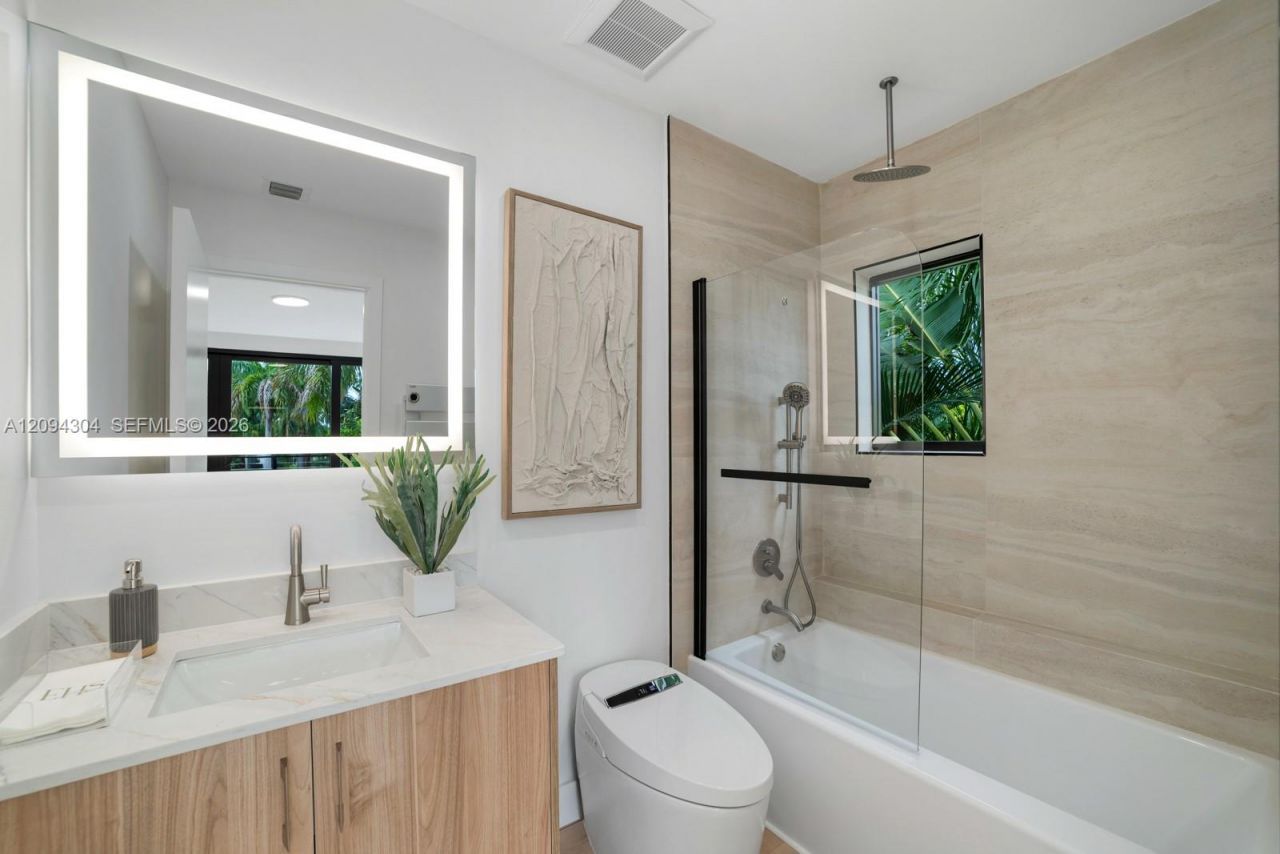 908 Tyler St , Hollywood, FL 33019 Photo