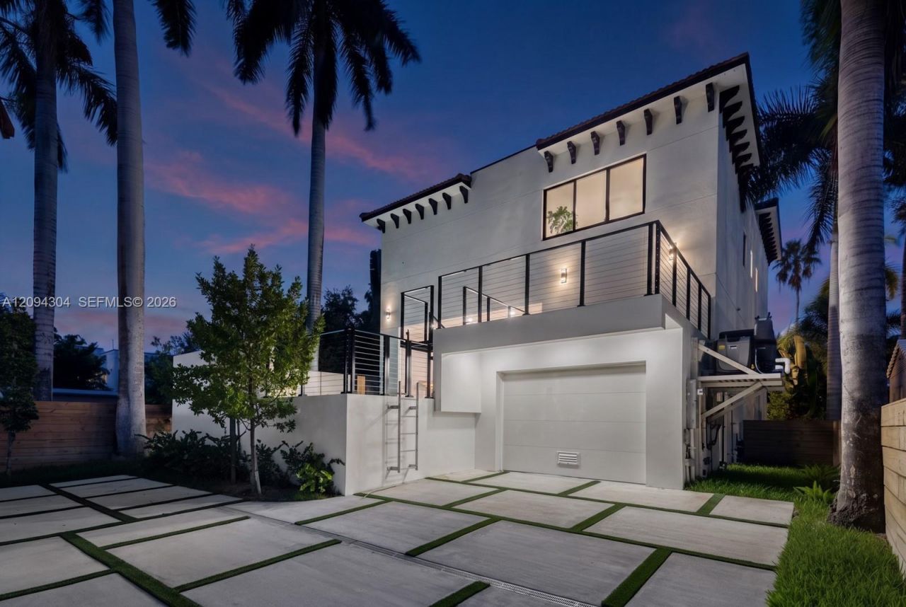 908 Tyler St , Hollywood, FL 33019 Photo