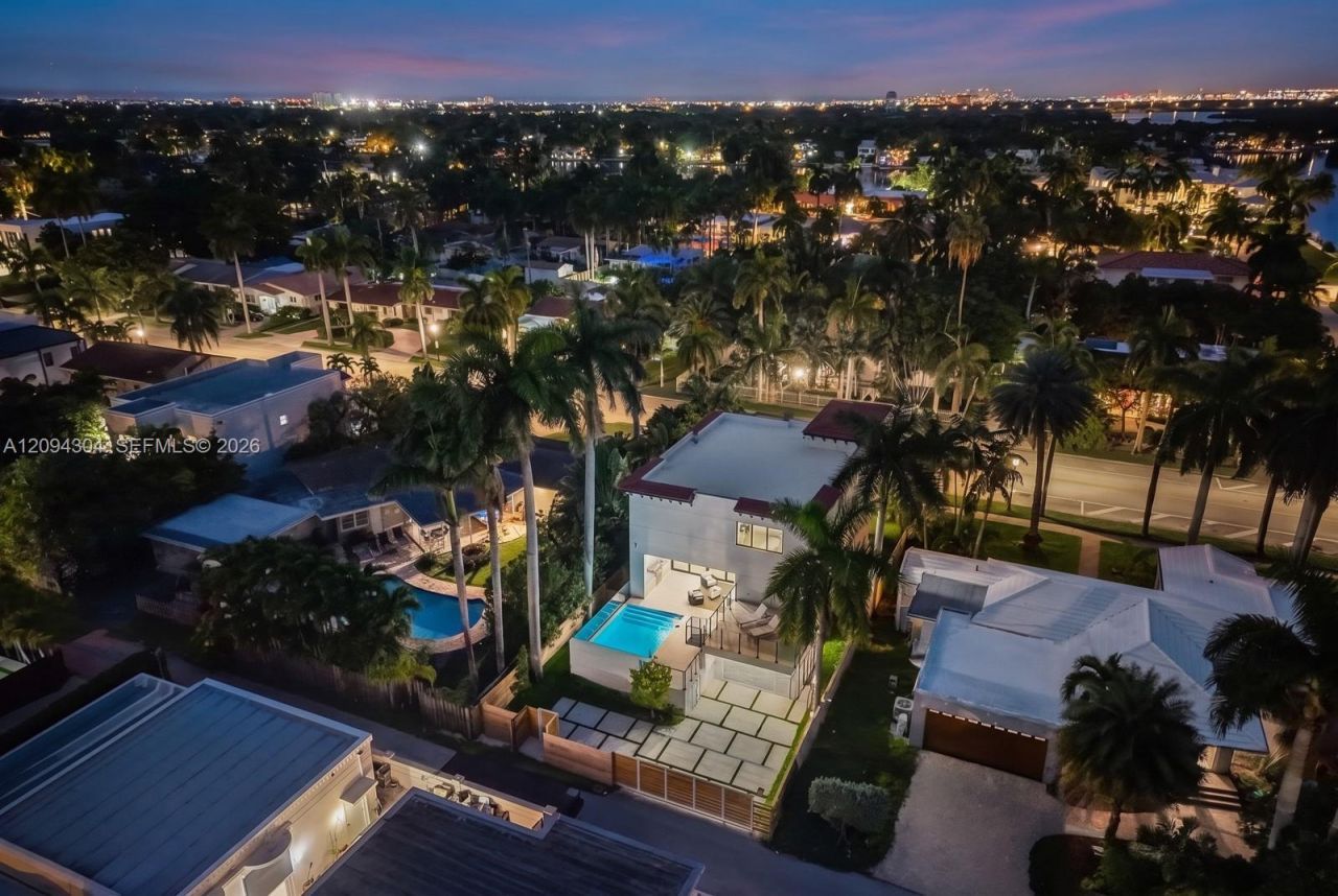 908 Tyler St , Hollywood, FL 33019 Photo