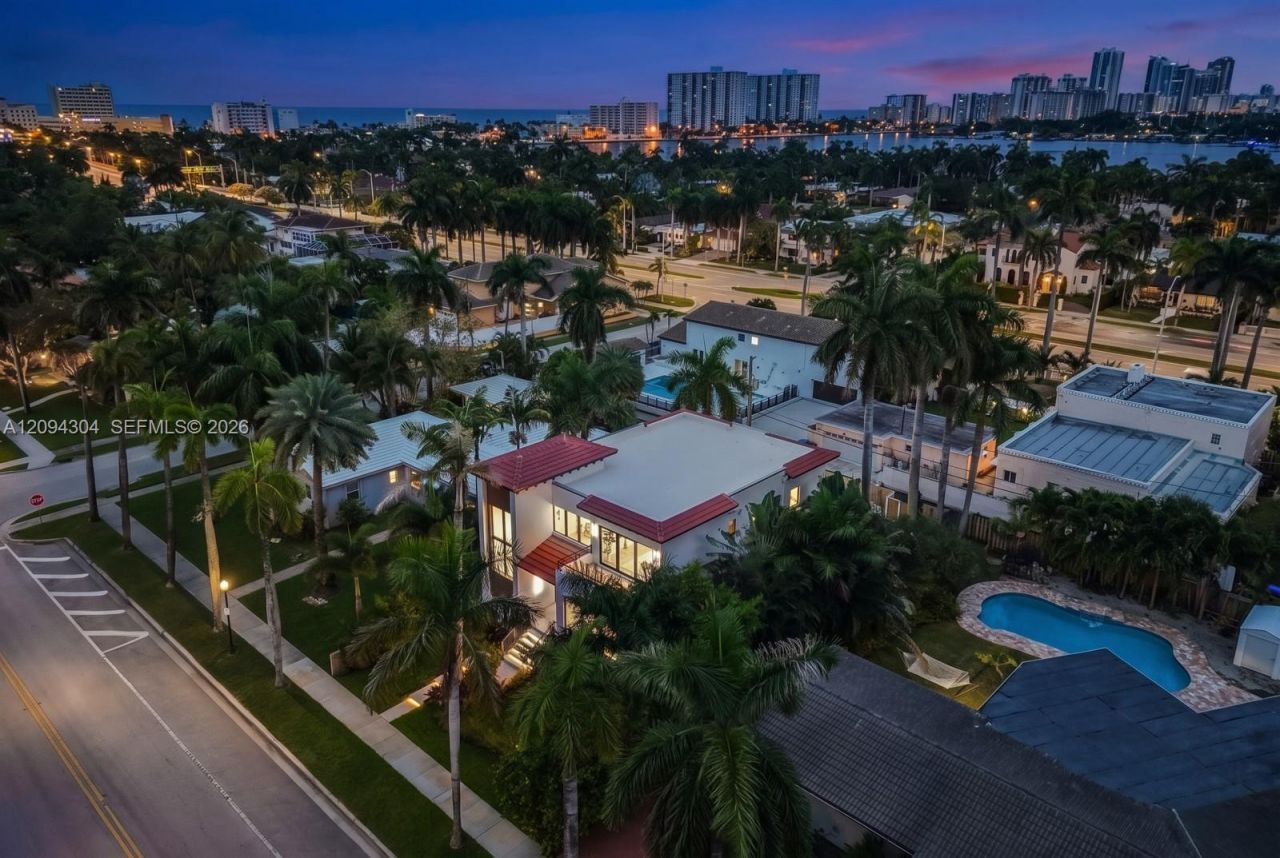 908 Tyler St , Hollywood, FL 33019 Photo