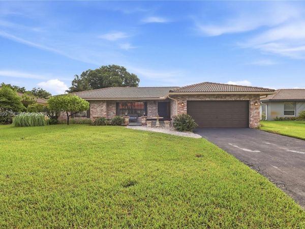 653 NW 100 Ln, Coral Springs, FL 33071