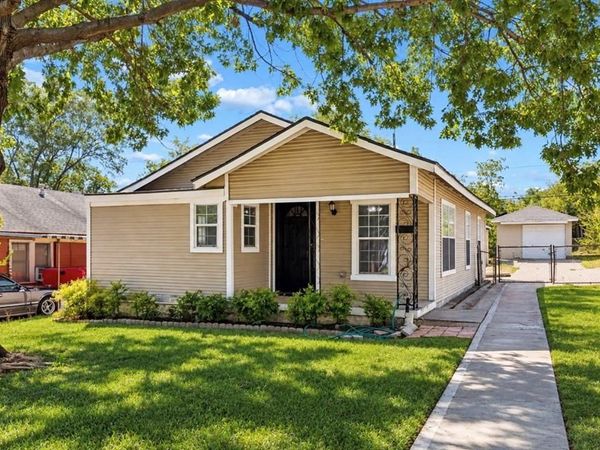 627 Hartsdale Drive, Dallas, TX 75211