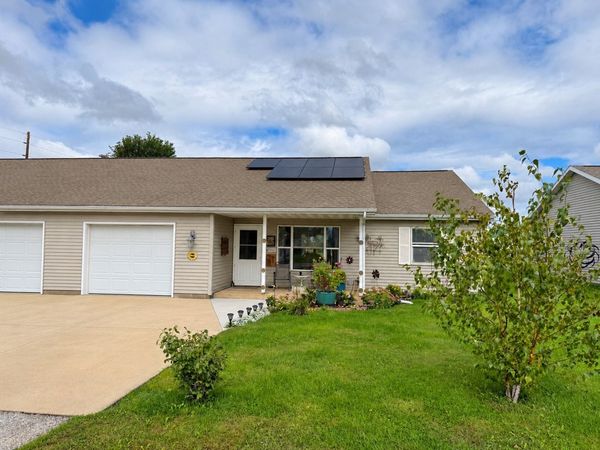 508 E Preston St, Stanwood, IA 52337