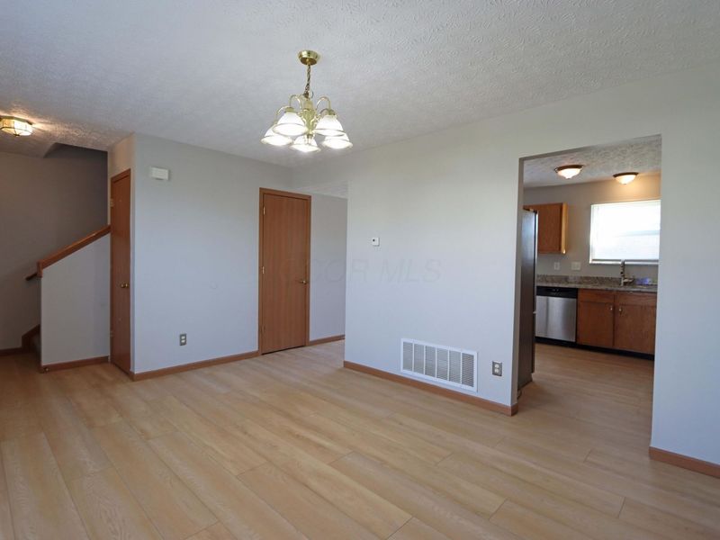 4897 Nieles Edge Drive , Columbus, OH 43232 Photo 8