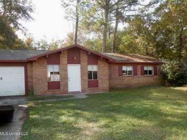 1617 Riverside Drive, Gautier, MS 39553