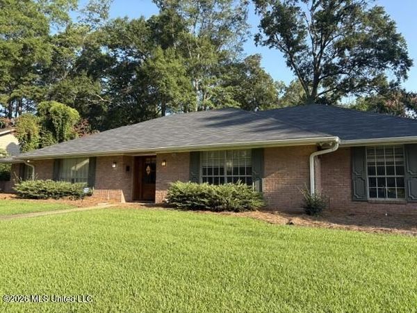 5460 Saratoga Drive, Jackson, MS 39211