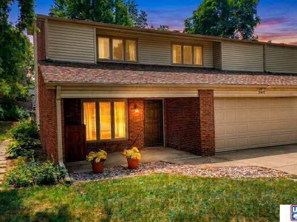 5907 Oakridge Drive, Lincoln, NE 68516