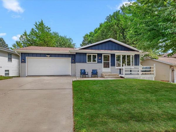 819 Kings Ridge COURT E, West Bend, WI 53090