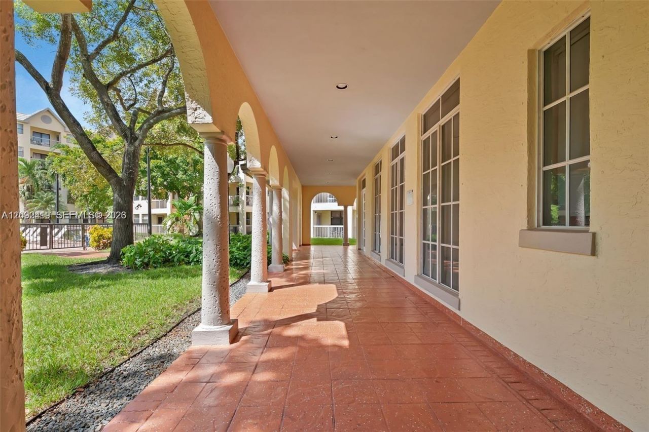 8290 Lake Dr, Unit 112, Doral, FL 33166 Photo