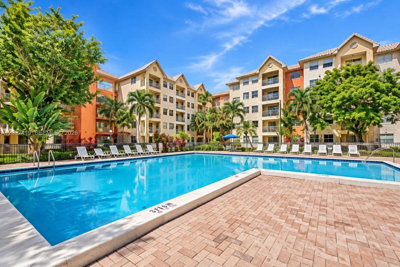 8290 Lake Dr, Unit 112, Doral, FL 33166 Photo