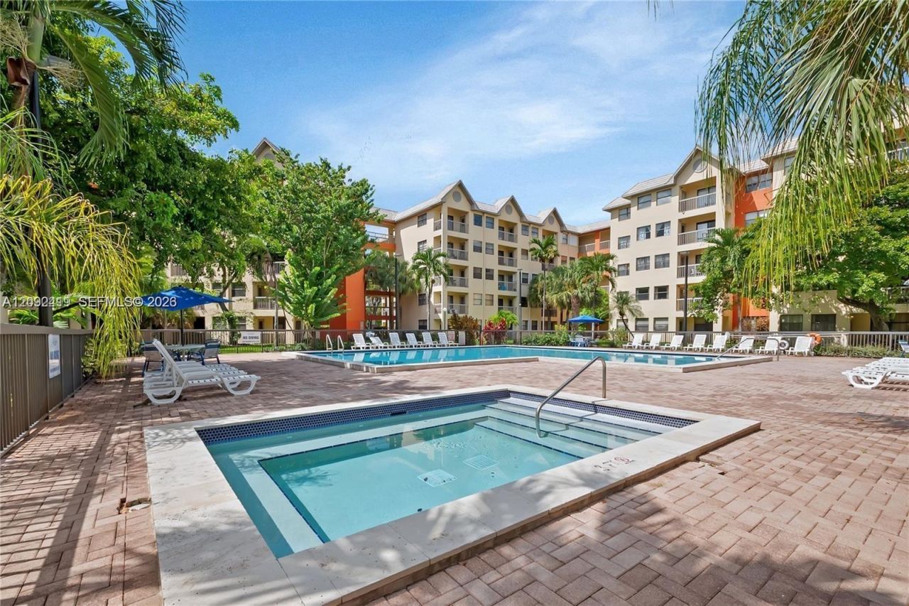 8290 Lake Dr, Unit 112, Doral, FL 33166 Photo
