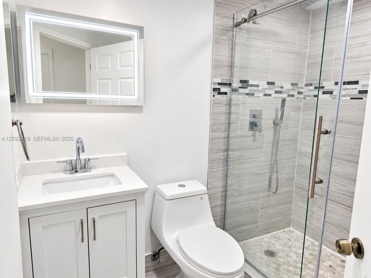 8290 Lake Dr, Unit 112, Doral, FL 33166 Photo