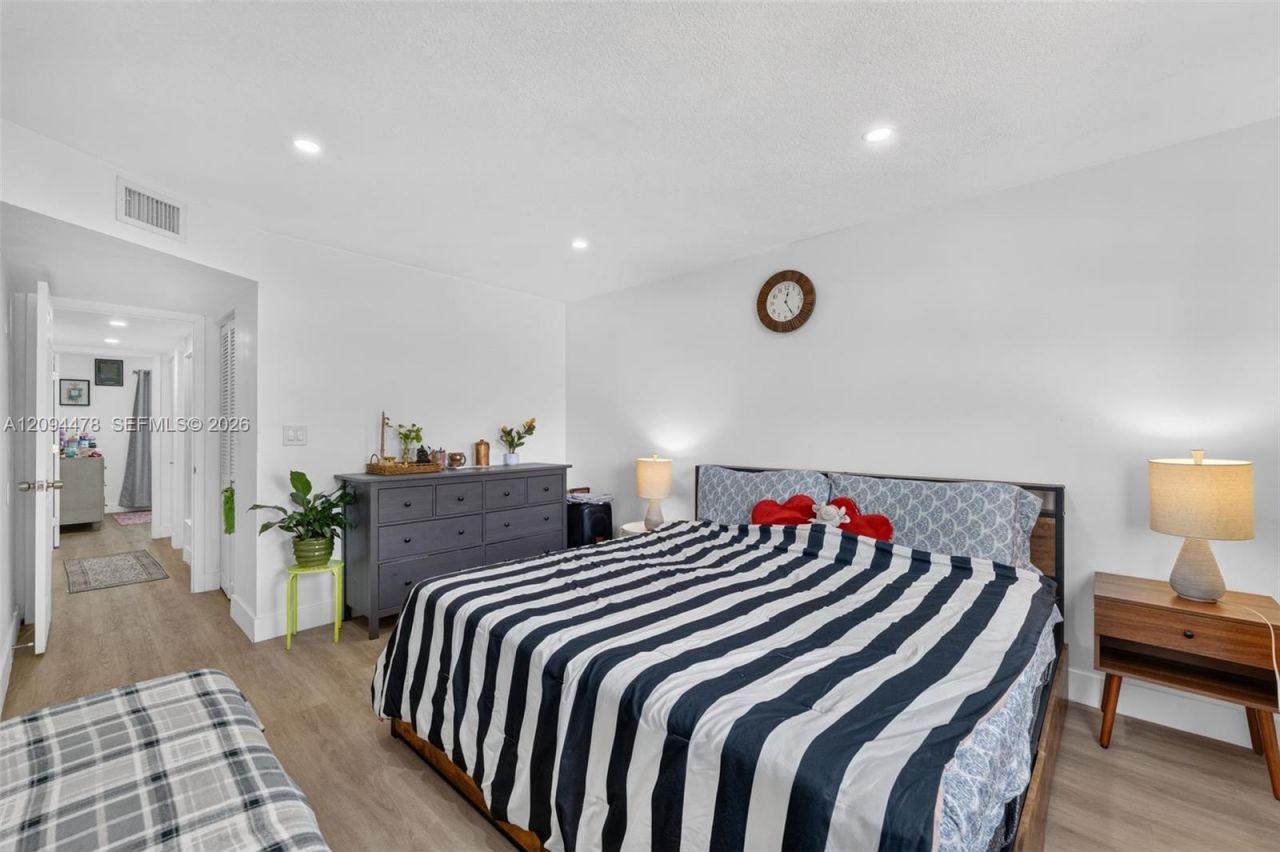 460 NE 211th Ter, Miami, FL 33179 Photo