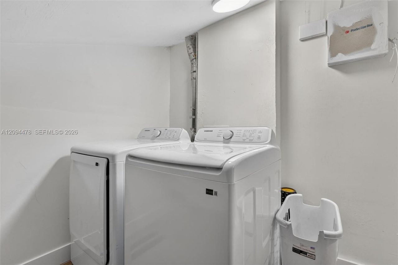 460 NE 211th Ter, Miami, FL 33179 Photo
