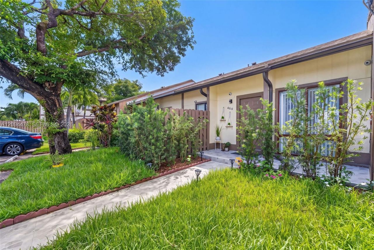 460 NE 211th Ter, Miami, FL 33179 Photo