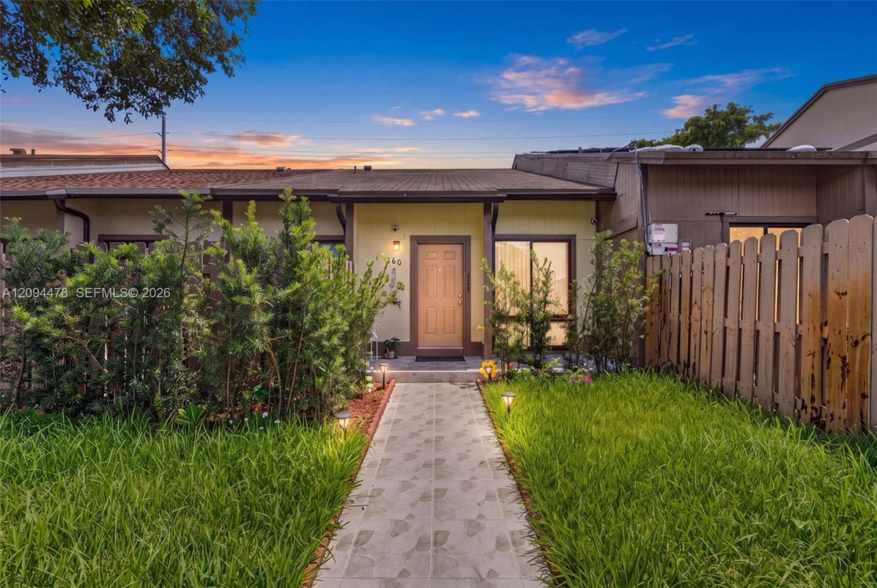 460 NE 211th Ter, Miami, FL 33179 Photo