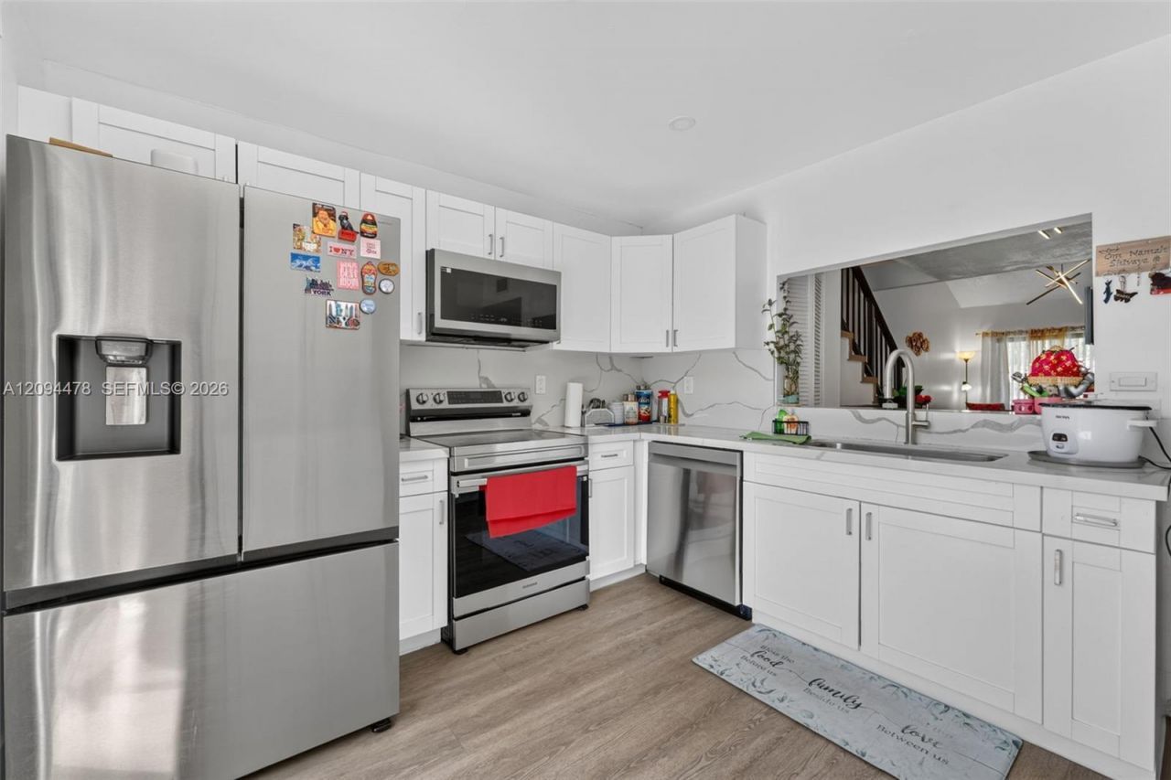 460 NE 211th Ter, Miami, FL 33179 Photo