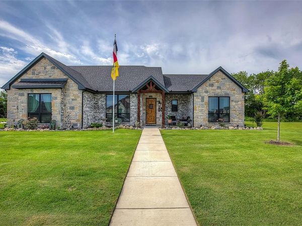 1025 Sinopa Street, Caddo Mills, TX 75135