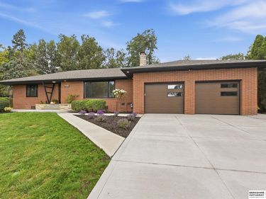 320 N 93rd Street, Omaha, NE 68114