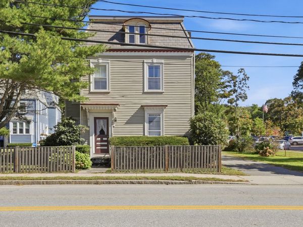 79 Central St, Unit 2, Ipswich, MA 01938
