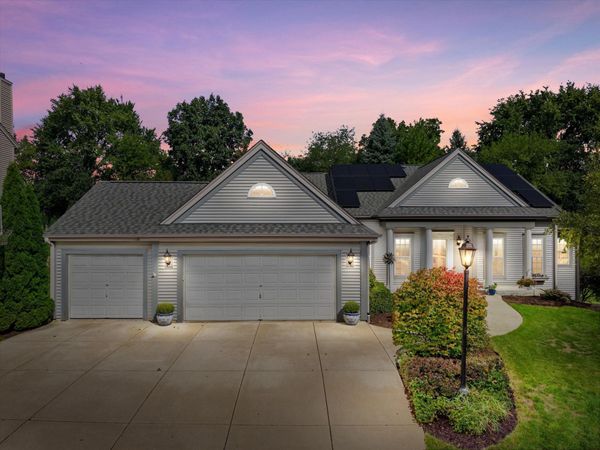 950 River Park Dr, Waukesha, WI 53189