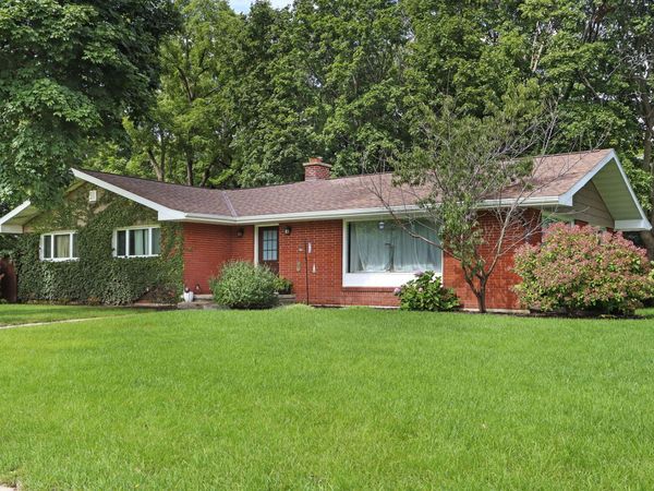 230 Devils Ln, Walworth, WI 53184