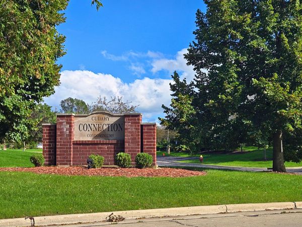 6000 S Buckhorn Ave, Unit 302, Cudahy, WI 53110