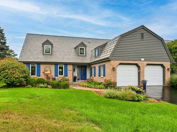 12340 N Fairway Heights Dr, Mequon, WI 53092