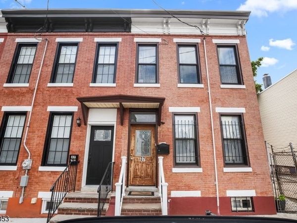 37 Emmet St, Newark, NJ 07114