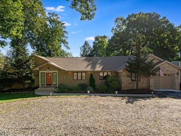 7 Banta Rd, Kinnelon, NJ 07405
