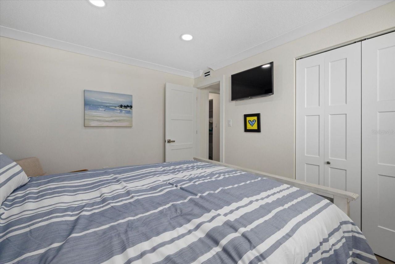 9393 Midnight Pass Road , Unit 302, Sarasota, FL 34242 Photo