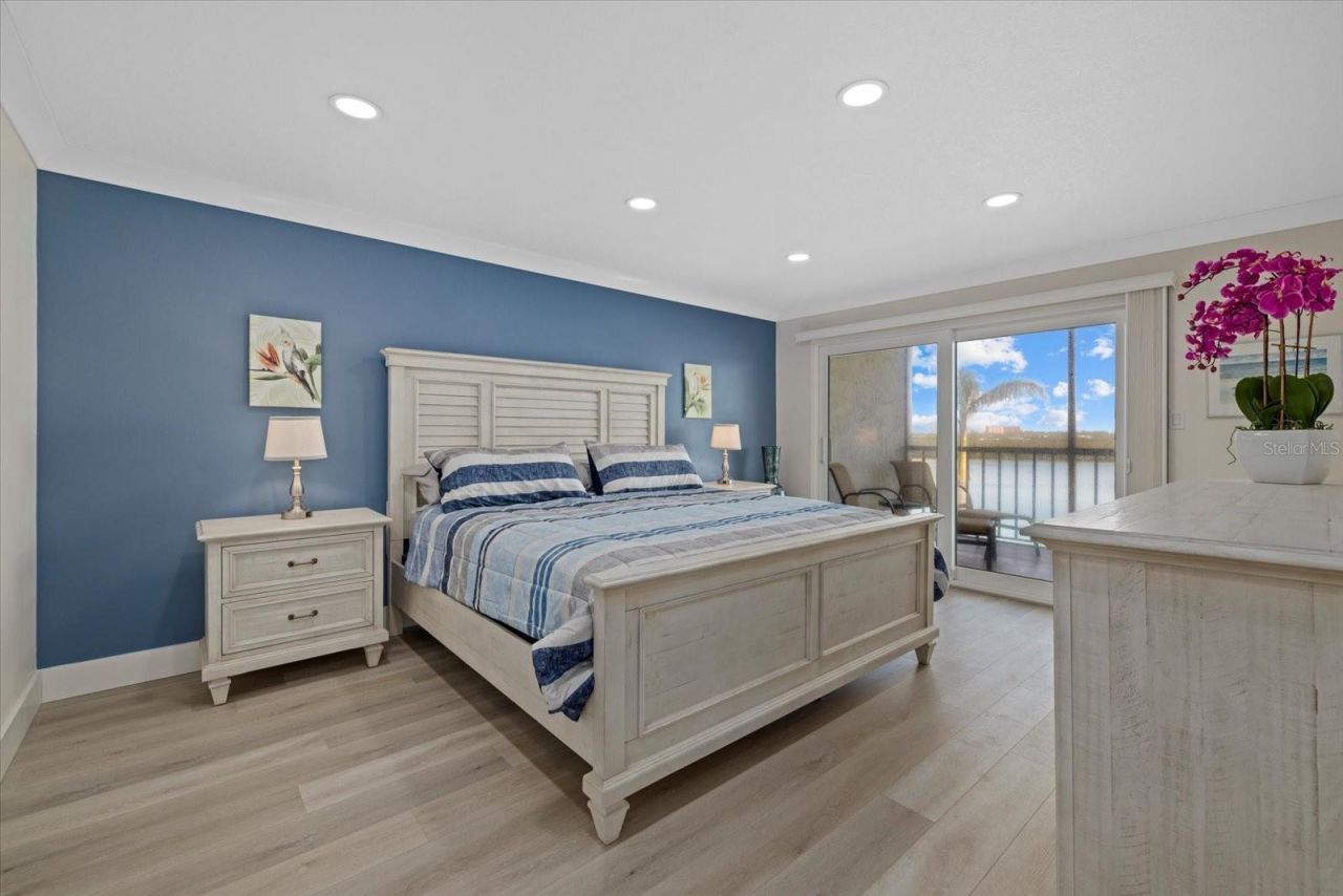 9393 Midnight Pass Road , Unit 302, Sarasota, FL 34242 Photo