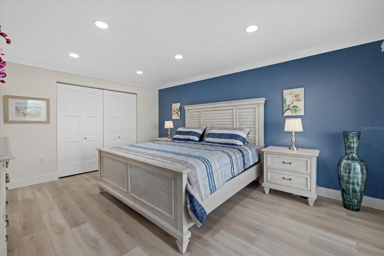 9393 Midnight Pass Road , Unit 302, Sarasota, FL 34242 Photo