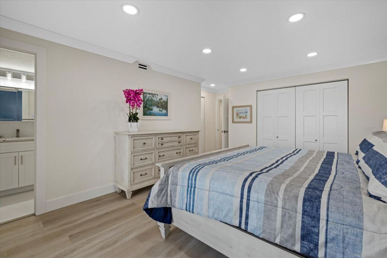 9393 Midnight Pass Road , Unit 302, Sarasota, FL 34242 Photo
