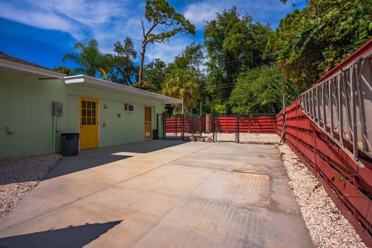 2339 Riverwood Pines Drive , Sarasota, FL 34231 Photo