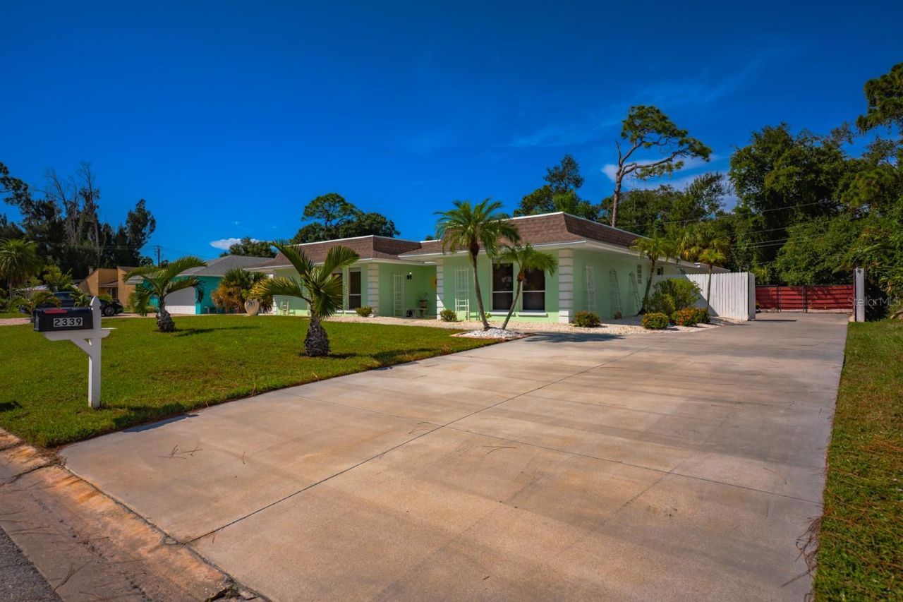 2339 Riverwood Pines Drive , Sarasota, FL 34231 Photo