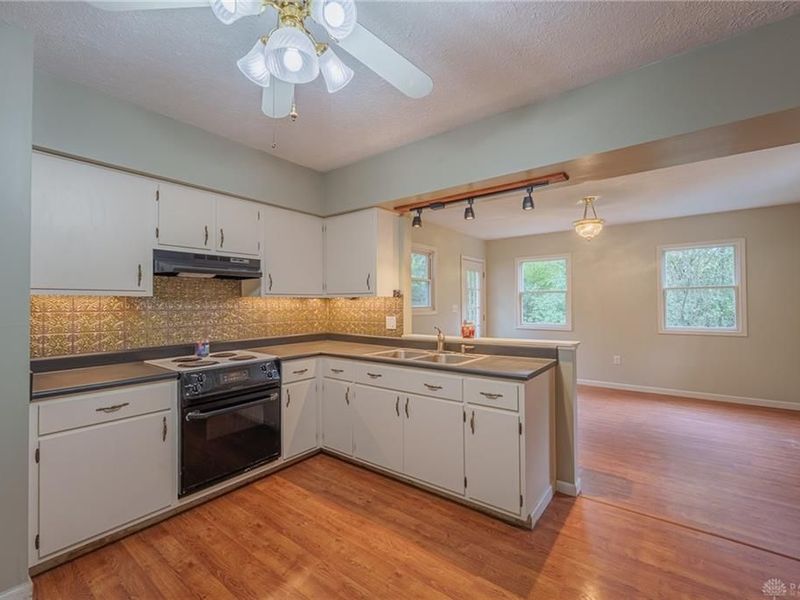 8060 Preblewood Drive, Gratis Township, OH 45042 Photo 10