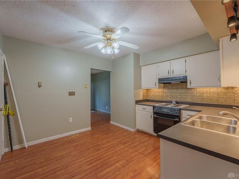 8060 Preblewood Drive, Gratis Township, OH 45042 Photo 11