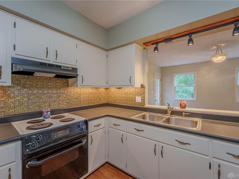 8060 Preblewood Drive, Gratis Township, OH 45042 Photo 14