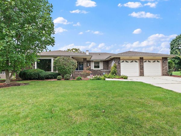 104 Millis Lane, Schaumburg, IL 60193