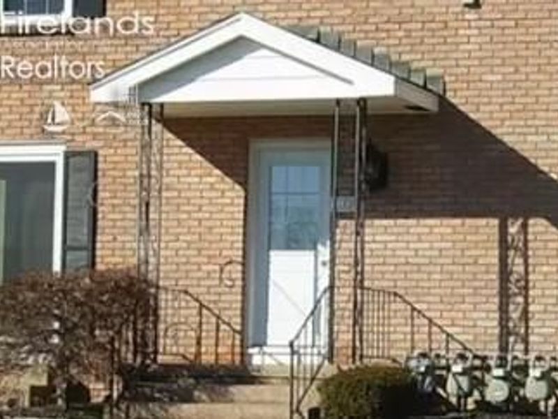 2188 N Carriage Lane, Unit 7, Port Clinton, OH 43452 Photo 1