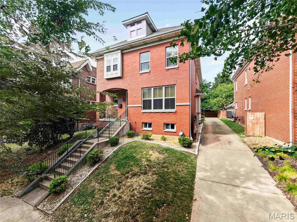 3843 Russell Boulevard, Saint Louis, MO 63110 Main Photo
