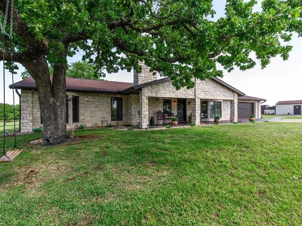 2043 Huddleston Road , Sunset, TX 76270