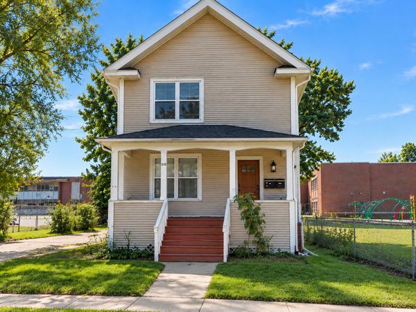 525 SOUTH Avenue, Waukegan, IL 60085