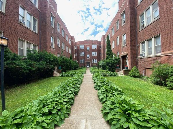 1345 1/2 W Touhy Avenue, Unit 1W, Chicago, IL 60626