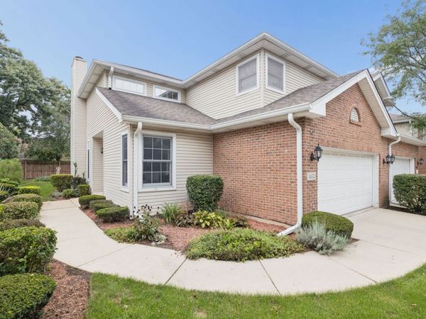 14552 Club Circle Drive, Oak Forest, IL 60452