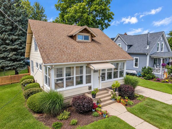 445 Pleasant Street , Woodstock, IL 60098
