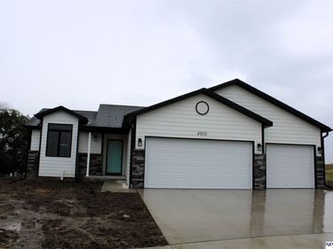 4910 Alma Place, Lincoln, NE 68514