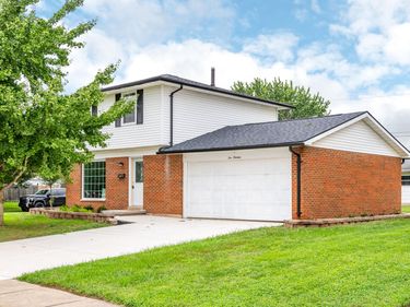 1013 W Lake Avenue, New Carlisle, OH 45344