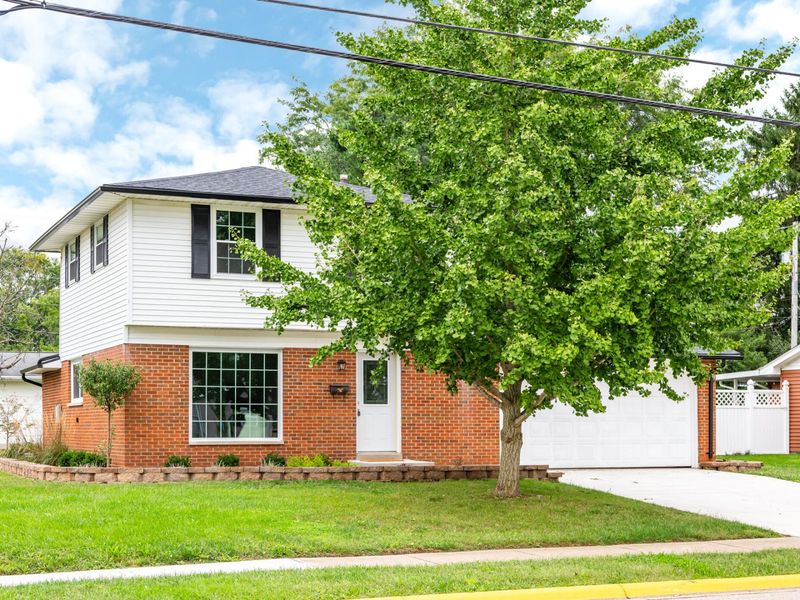 1013 W Lake Avenue, New Carlisle, OH 45344 Photo 3